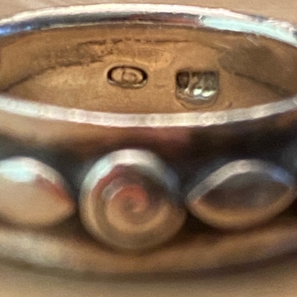 Vintage signed 925 silver ring with designs - Picture 2 of 7